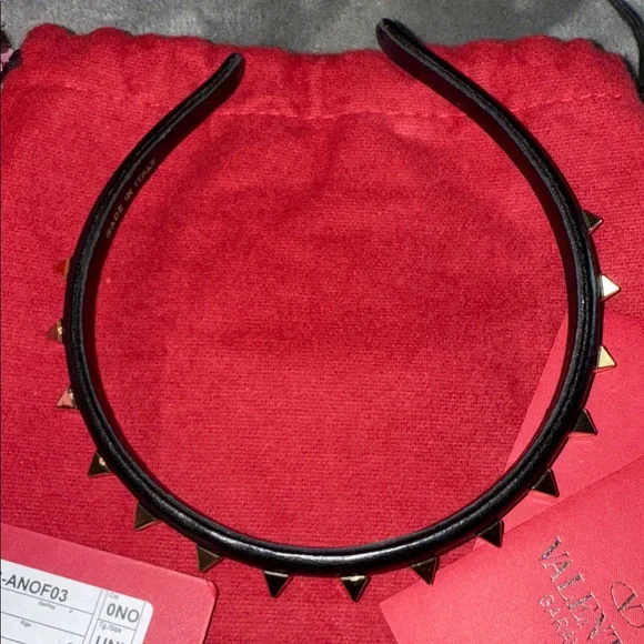 ❤️SOLD❤️Valentino Black and Gold Studded Headband comes with dust bag n cards - Picture 6 of 6